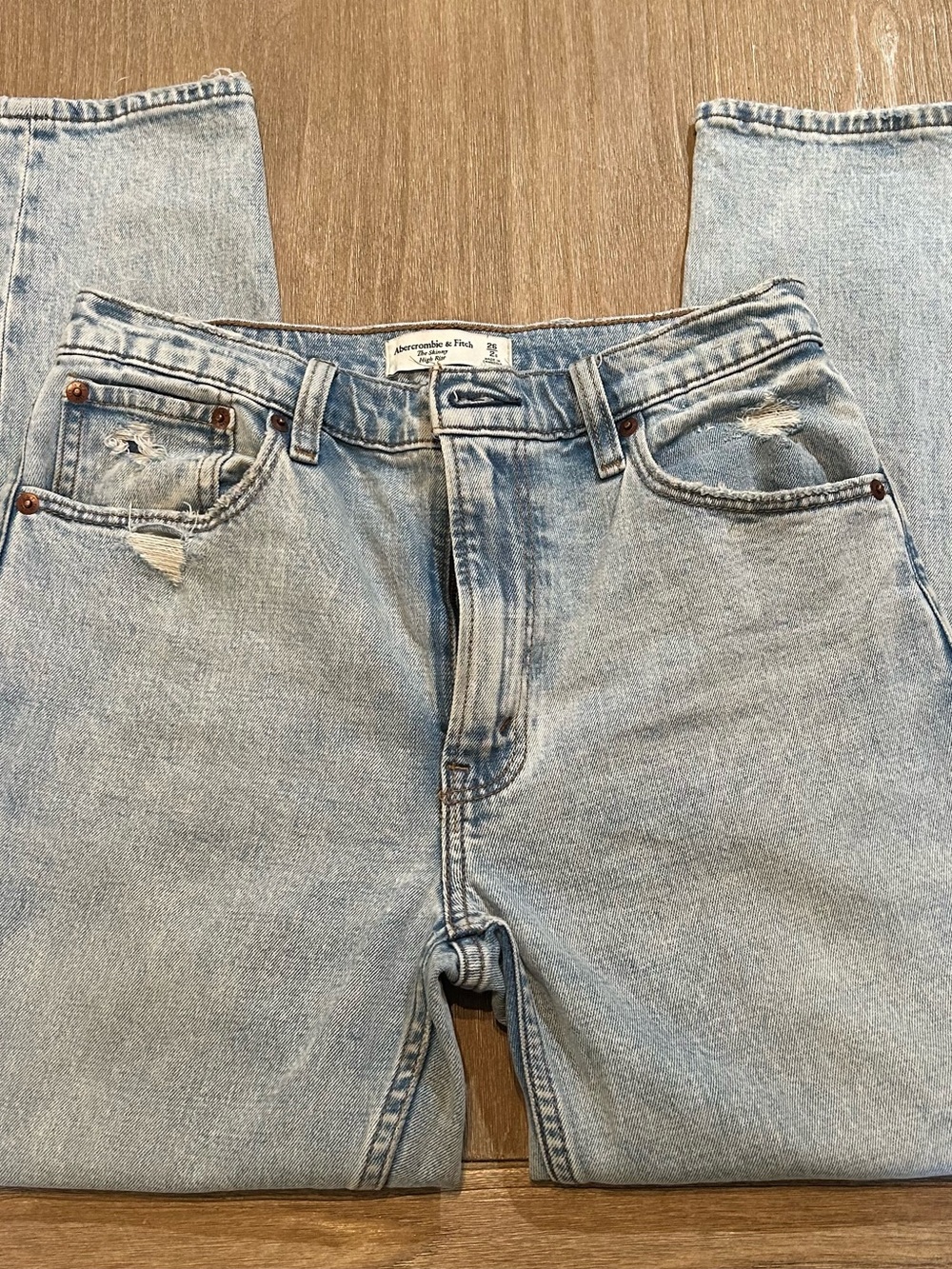 Abercrombie & Fitch The Skinny High Rise Distressed Jeans Light Wash Size 26 / 2